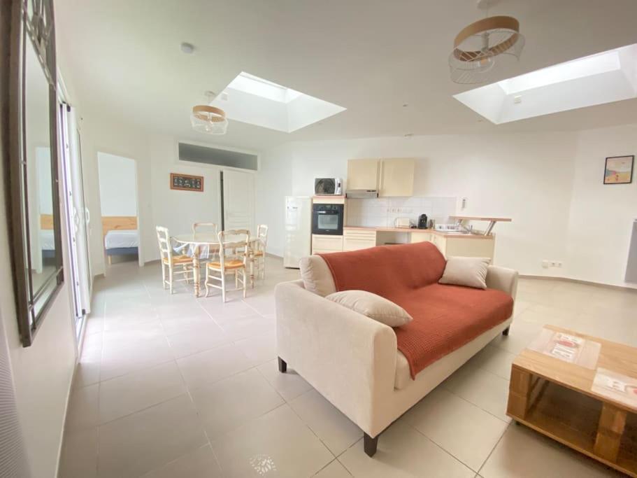 Le Patio Plain-pied Face Port Apartment *